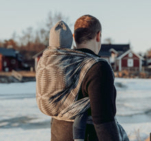 Laden Sie das Bild in den Galerie-Viewer, Vanamo Woven Wrap/Vävd sjal - Kaiku Ukkonen - 100% ekologisk bomull
