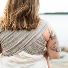 Load image into Gallery viewer, Vanamo Woven Wrap/Vävd sjal - Kide Utu - 100% ekologisk bomull
