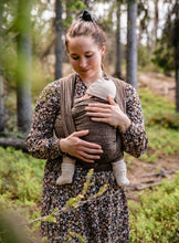 Laden Sie das Bild in den Galerie-Viewer, Förboka! - Vanamo Woven Wrap/Vävd sjal - Kide Kaneli - 90% ekologisk bomull, 10% kapok
