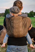 Laden Sie das Bild in den Galerie-Viewer, Vanamo Woven Wrap/Vävd sjal - Kide Vilja - 60% ekologisk bomull, 35% hampa, 5% kapok
