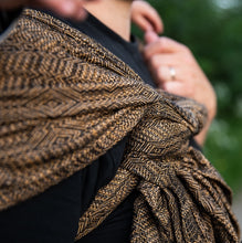Laden Sie das Bild in den Galerie-Viewer, Vanamo Woven Wrap/Vävd sjal - Kide Vilja - 60% ekologisk bomull, 35% hampa, 5% kapok
