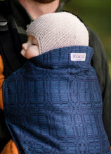 Ladda upp bild till gallerivisning, Wompat LITE Baby Carrier - Kide Merimies - 100% ekologisk bomull
