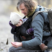Ladda upp bild till gallerivisning, Wompat Baby Carrier Inari - 55% linne, 45% ekologisk bomull
