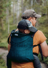 Ladda upp bild till gallerivisning, Wompat LITE Baby Carrier - Kide Loiste - 30% linne, 30% merinoull, 40% ekologisk bomull
