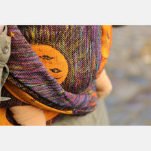 Laden Sie das Bild in den Galerie-Viewer, Yaro vävd sjal - Celeste Duo Black Multi Towel Seacell - 55% bomull, 20% viskos, 15% seacell, 10% modal - Begagnad
