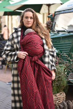 Laden Sie das Bild in den Galerie-Viewer, Yaro vävd sjal - Dandy Burgund Black Wool Blend - 60% bomull, 35% merinoull, 5% silke - Demoex
