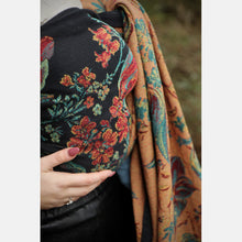 Laden Sie das Bild in den Galerie-Viewer, Yaro vävd sjal - Floral Trio Black Red Green Yellow Tencel - 70% bomull, 30% tencel
