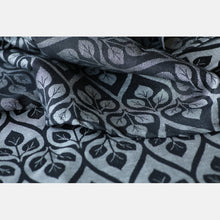 Laden Sie das Bild in den Galerie-Viewer, Yaro vävd sjal - La Vita Black-White Bamboo - 60% bomull, 40% naturlig bambu
