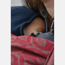 Laden Sie das Bild in den Galerie-Viewer, Yaro vävd sjal - La Vita Burgund Grey Wool Blend - 60% bomull, 30% merinoull, 5% silke, 5% kashmir - Utförsäljning!
