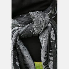 Load image into Gallery viewer, Yaro ringsjal - Luna Duo Black Grey Glam Ring Sling - 99% bomull, 1% glitter
