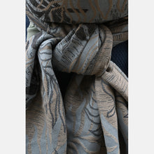 Ladda upp bild till gallerivisning, Yaro vävd sjal - Oasis Duo Silver Black High Wool Organic - 55% ekologisk ull, 45% ekologisk bomull - Utförsäljning!
