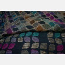 Ladda upp bild till gallerivisning, Yaro vävd sjal - Petals Duo Black Camel Rainbow Wool Silk Seacell - 60% bomull, 20% ull, 10% silke, 10% seacell - Utförsäljning!

