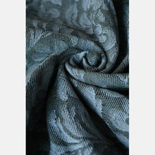 Laden Sie das Bild in den Galerie-Viewer, Yaro vävd sjal - Rococo Silver Pine Bourette - 60% bomull, 40% bourettesilke - Utförsäljning!
