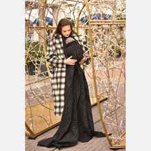 Laden Sie das Bild in den Galerie-Viewer, Yaro vävd sjal - Tiger Puffy Black Gold Cashmere Glam - 45% bomull, 45% kashmir, 5% viskos, 1% glitter - Utförsäljning!
