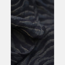 Laden Sie das Bild in den Galerie-Viewer, Yaro vävd sjal - Tiger Puffy Black Gold Cashmere Glam - 45% bomull, 45% kashmir, 5% viskos, 1% glitter - Utförsäljning!
