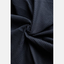 Laden Sie das Bild in den Galerie-Viewer, Yaro vävd sjal - Waffles Black - 100% bomull
